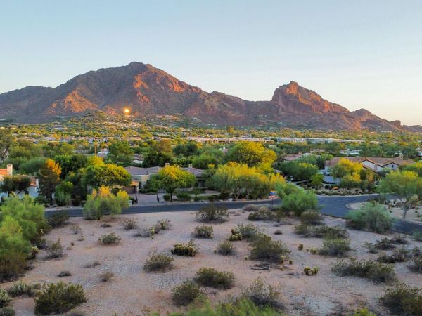5676 E CACTUS WREN Road, Unit 10, Paradise Valley, AZ 85253