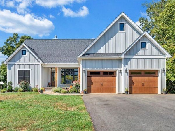 41 Old Point RD , Moneta, VA 24121