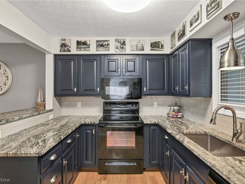 17 Sawmill Creek Drive W, Huron, OH 44839 Photo 2