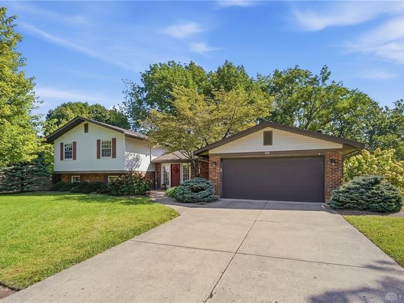 3888 Frostwood Drive, Beavercreek, OH 45430 Photo 2