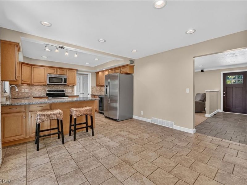 15847 Galemore Drive, Middleburg Heights, OH 44130 Photo 10