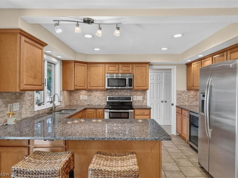 15847 Galemore Drive, Middleburg Heights, OH 44130 Photo 12
