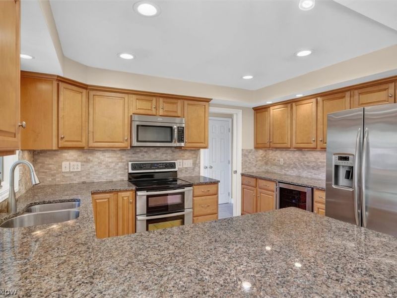 15847 Galemore Drive, Middleburg Heights, OH 44130 Photo 13