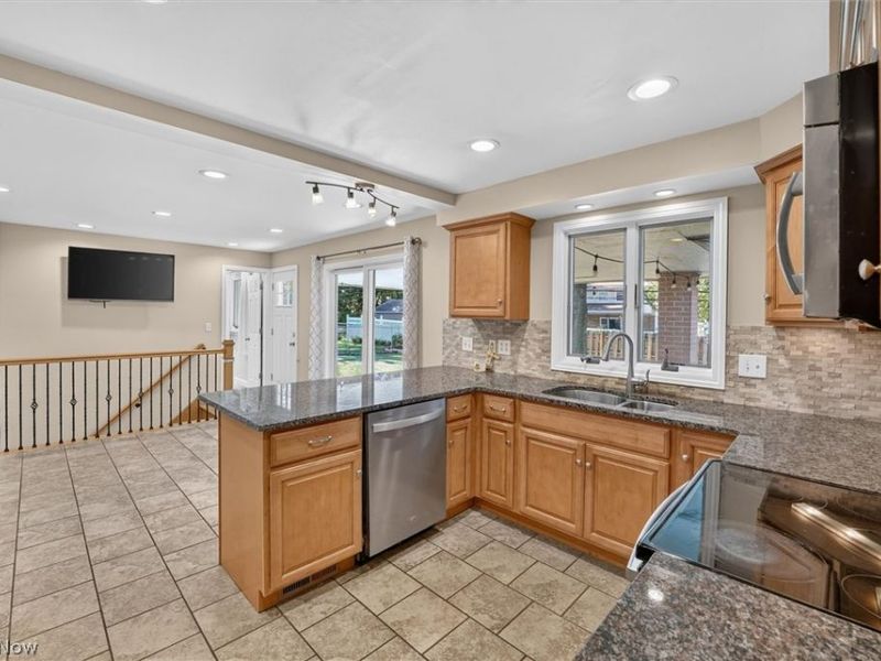 15847 Galemore Drive, Middleburg Heights, OH 44130 Photo 15