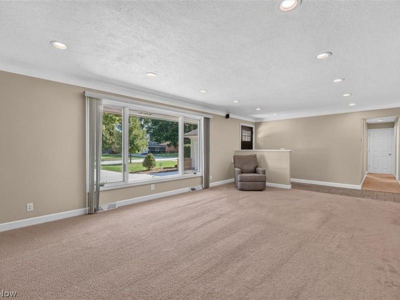 15847 Galemore Drive, Middleburg Heights, OH 44130 Photo 6
