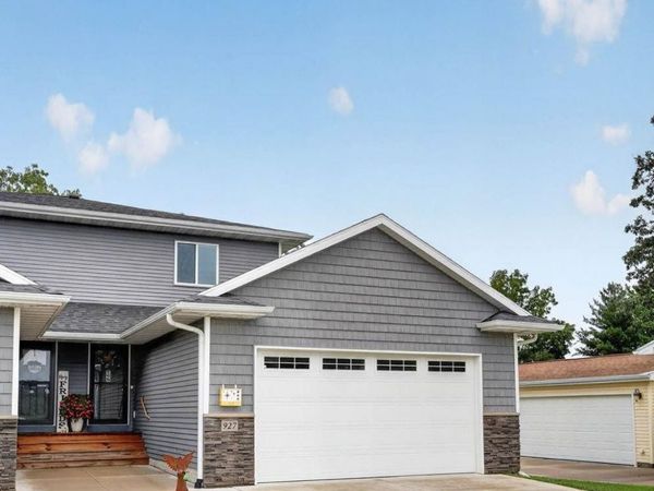 927 W 1St Street, Cedar Falls, IA 50613