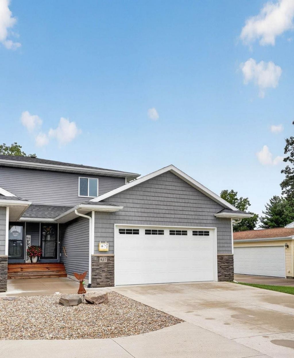 927 W 1st Street, Cedar Falls, IA 50613 Main Photo