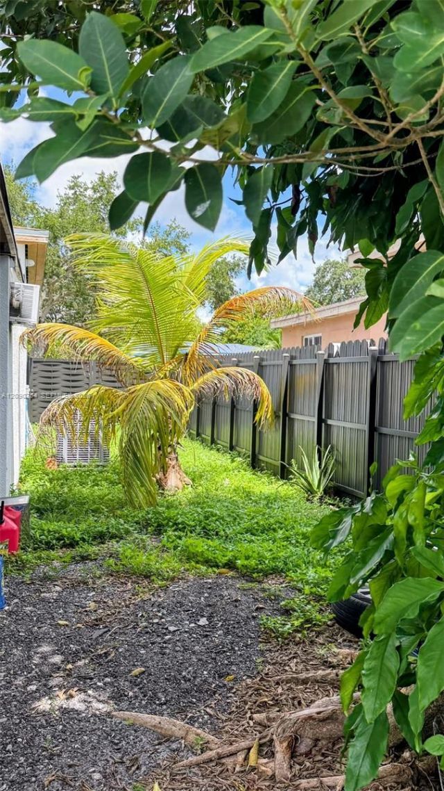1560 NW 124th St , North Miami, FL 33167 Photo