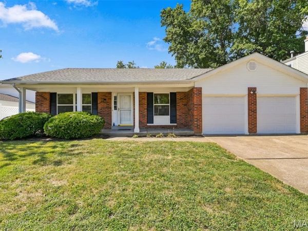 807 Nykiel Court, Ballwin, MO 63011