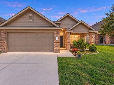1429 Tall Pine Way, Fort Worth, TX 76112