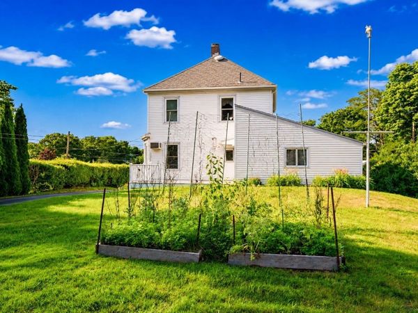 4 Longfellow St, Beverly, MA 01915