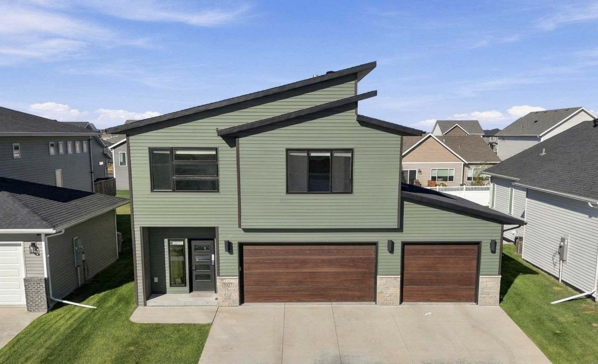 7327 Madelyn Lane S Photo 4