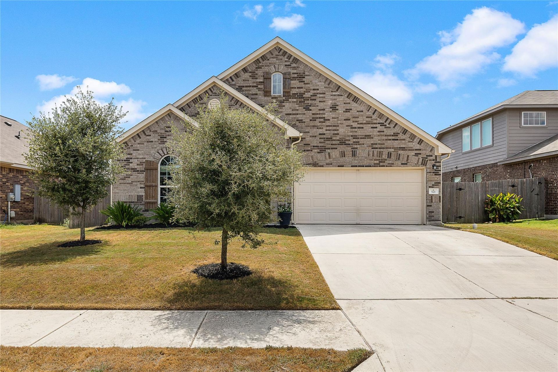 521 Hendelson Ln, Hutto, TX 78634 Main Photo