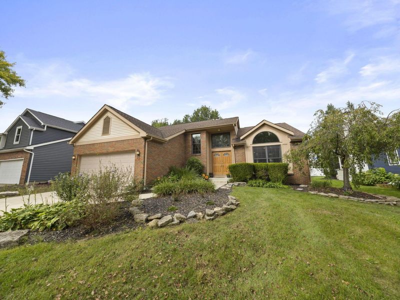 394 Meadow View Drive, Powell, OH 43065 Photo 2