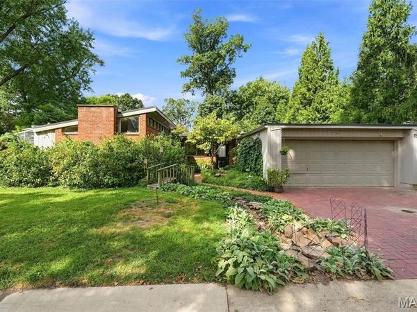 2217 Divot Drive, Crystal Lake Park, MO 63131