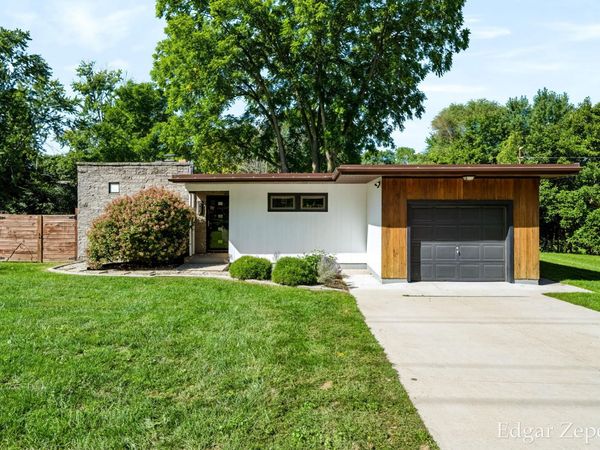 3439 Kalamazoo Avenue SE, Grand Rapids, MI 49508