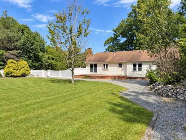 75 Desert Brook Rd, Wrentham, MA 02093