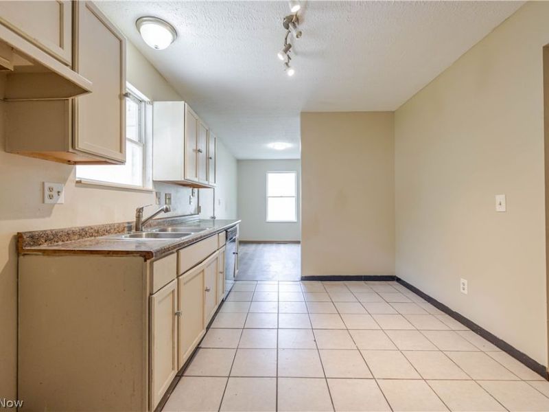 1404 Lakeview Road, Cleveland, OH 44112 Photo 10