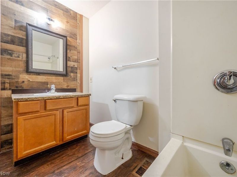 1404 Lakeview Road, Cleveland, OH 44112 Photo 14