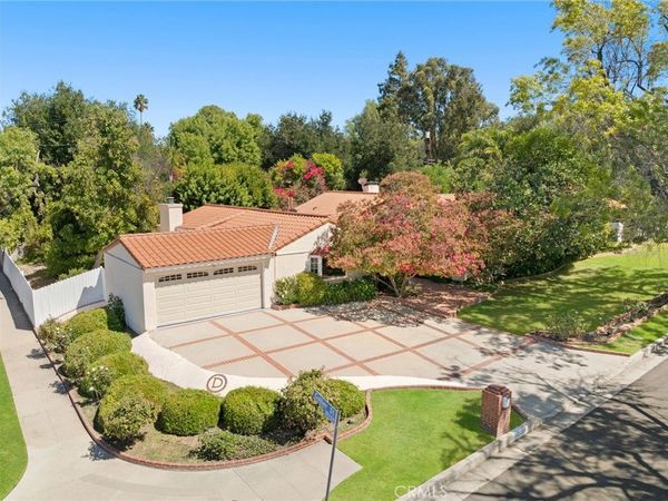 5220 Collier Place , Woodland Hills, CA 91356