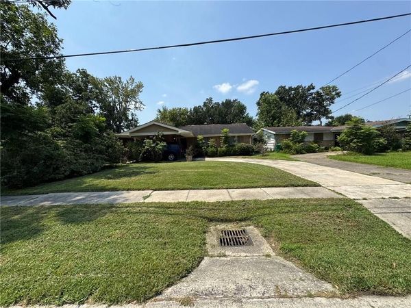 36 BEAUREGARD Drive , Gretna, LA 70053