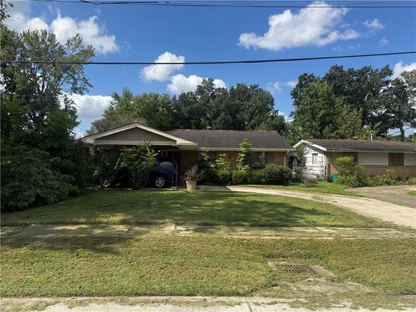 36 BEAUREGARD Drive , Gretna, LA 70053