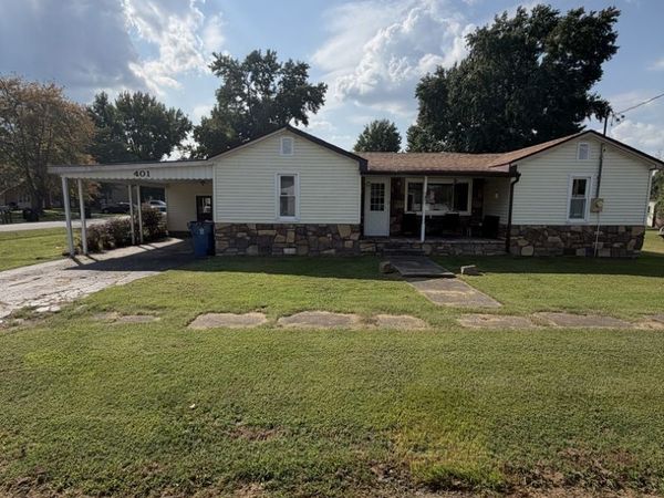 401 N Mary Street , Sesser, IL 62884