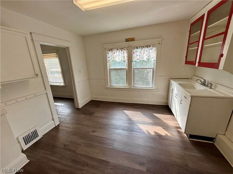 6920 Hosmer Avenue, Cleveland, OH 44105 Photo 21