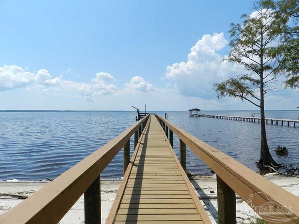 5639 Bay Forest Dr, Pensacola, FL 32526