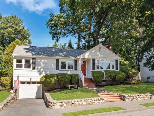 39 Robin Rd, Wakefield, MA 01880