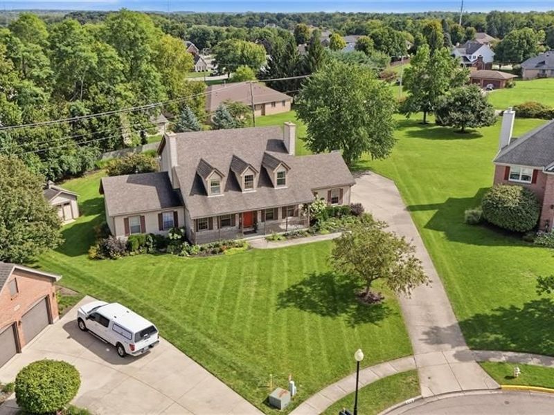820 Juniper Court, Tipp City, OH 45371 Photo 2