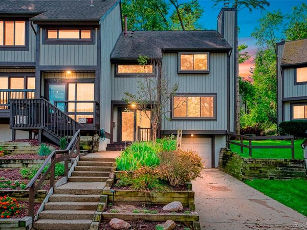510 Victoria Square, Unit 25, Brighton, Mi 48116