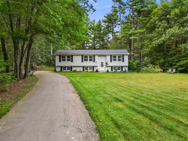 41 Woodland Rd, Uxbridge, MA 01569
