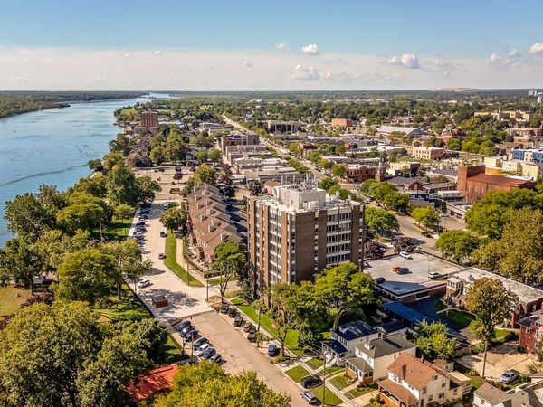 20 Chestnut, Unit 403 & 404, Wyandotte, MI 48192