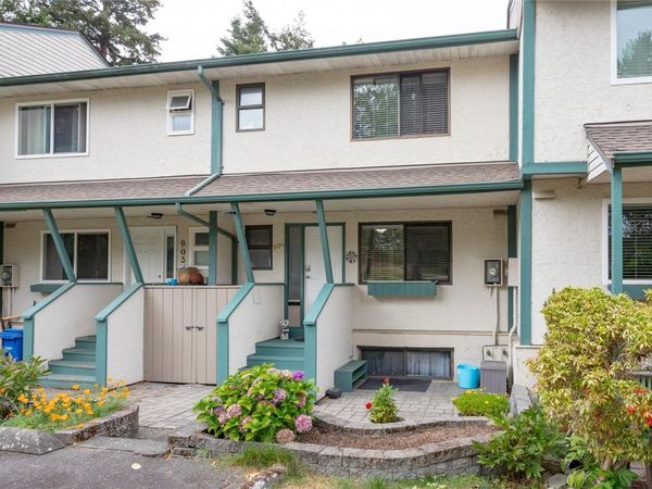 640 Broadway St , Unit #904, Saanich, BC V8Z 2G4