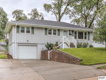 7712 Pasadena Avenue, Omaha, NE 68124