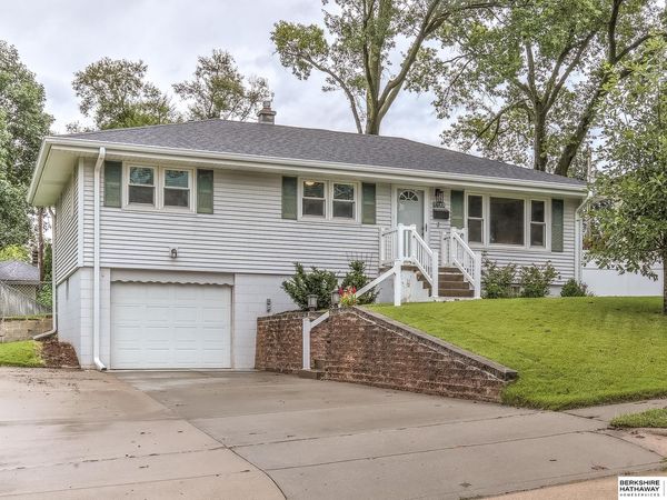 7712 Pasadena Avenue, Omaha, NE 68124
