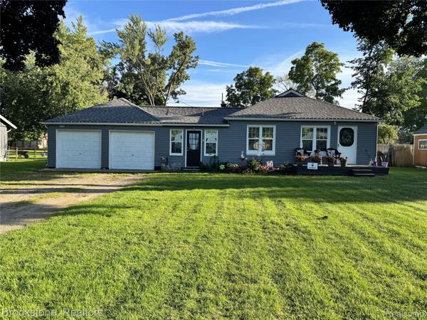 5763 Graves Street , Waterford Township, Mi 48327