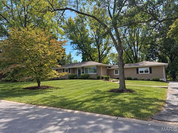 10904 Ridgecrest Drive, St Ann, MO 63074