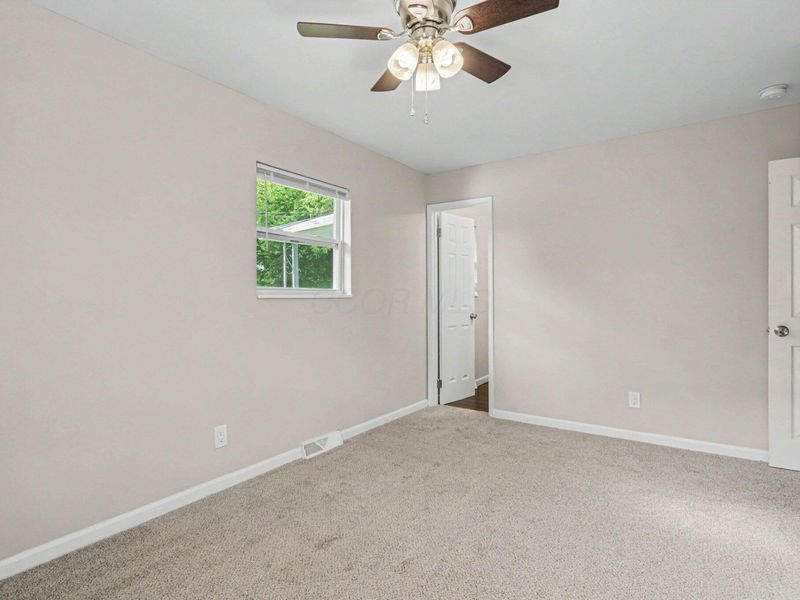 5015 Fullerton Drive, Columbus, OH 43232 Photo 11