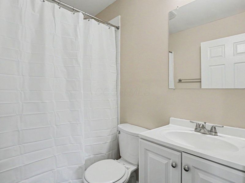 5015 Fullerton Drive, Columbus, OH 43232 Photo 17