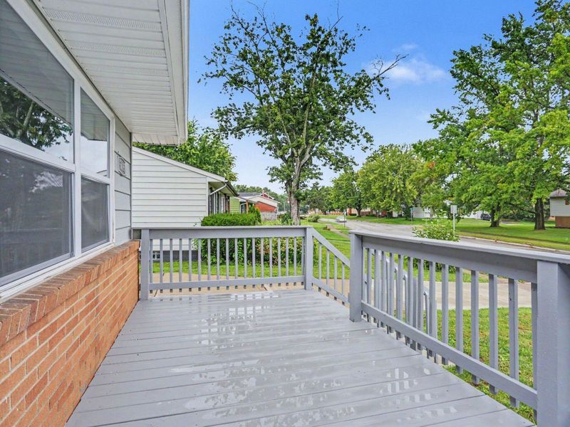 5015 Fullerton Drive, Columbus, OH 43232 Photo 2