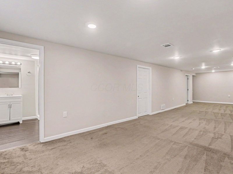 5015 Fullerton Drive, Columbus, OH 43232 Photo 20