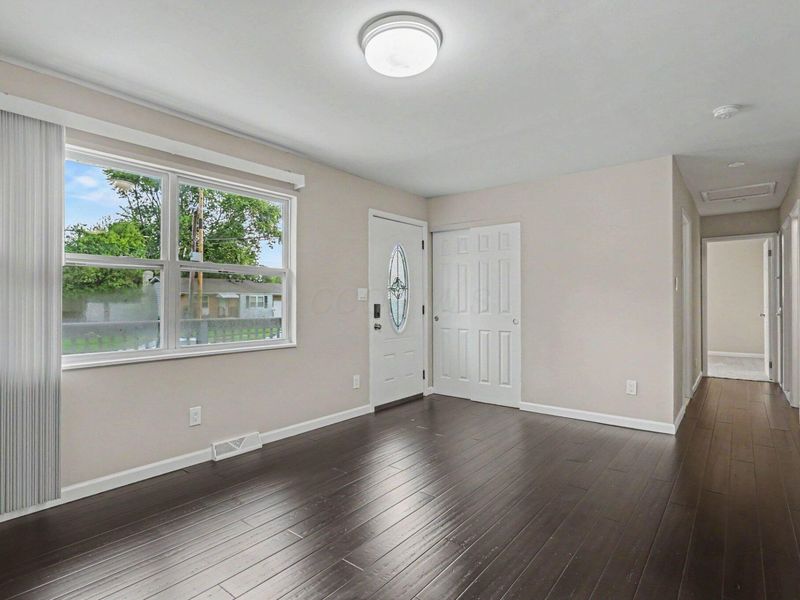 5015 Fullerton Drive, Columbus, OH 43232 Photo 3