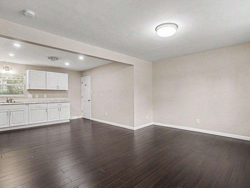 5015 Fullerton Drive, Columbus, OH 43232 Photo 5