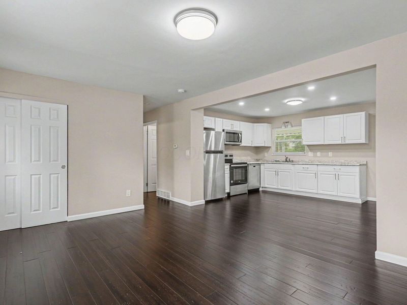 5015 Fullerton Drive, Columbus, OH 43232 Photo 6