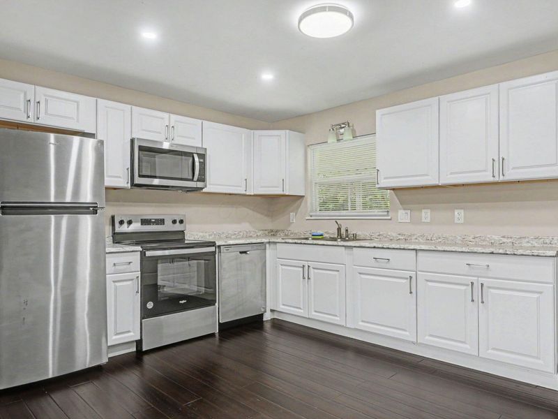 5015 Fullerton Drive, Columbus, OH 43232 Photo 7