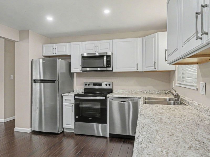 5015 Fullerton Drive, Columbus, OH 43232 Photo 8