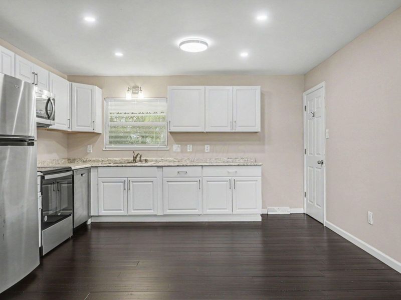 5015 Fullerton Drive, Columbus, OH 43232 Photo 9