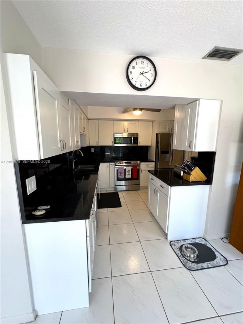 7190 E Tropical Way, Plantation, FL 33317 Photo